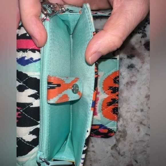 VERA BRADLEY Trifold Wristlet 2 for $22‎ ❇️ - Picture 7 of 7